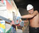 Jérôme Anthony, à l'occasion de la Demolition Party organisée par la marque LG pour le lancement de ses nouveaux écrans plats, à l'Esplanade de la Dafense, à Paris, le 27 octobre 2009 !