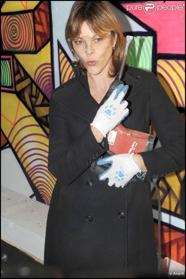 Alexandra Kazan, à l'occasion de la Demolition Party organisée par la marque LG pour le lancement de ses nouveaux écrans plats, à l'Esplanade de la Dafense, à Paris, le 27 octobre 2009 !