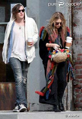 Mary-Kate Olsen et Nate Lowman s'embrassent et se baladent dans les rues de New York. Octobre 2009