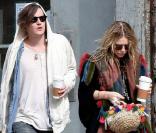 Mary-Kate Olsen et Nate Lowman s'embrassent et se baladent dans les rues de New York. Octobre 2009