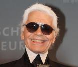 Karl Lagerfeld récompensé d'un prix Hommes de l'Europe à Passau en Allemagne le 28 octobre 2009