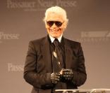 Karl Lagerfeld récompensé d'un prix Hommes de l'Europe à Passau en Allemagne le 28 octobre 2009