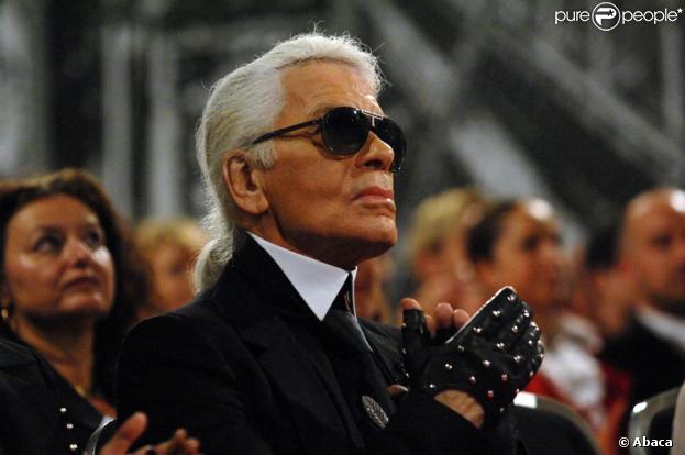 Karl Lagerfeld récompensé d'un prix Hommes de l'Europe à Passau en Allemagne le 28 octobre 2009
