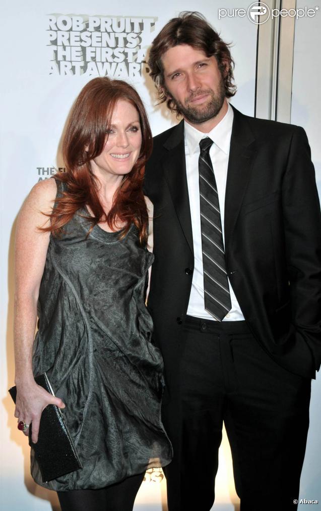 Julianne Moore et son mari Bart Freundlich à la première soirée annuelle des Art Awards présenté par Calvin Klein, à New York le 29 octobre 2009