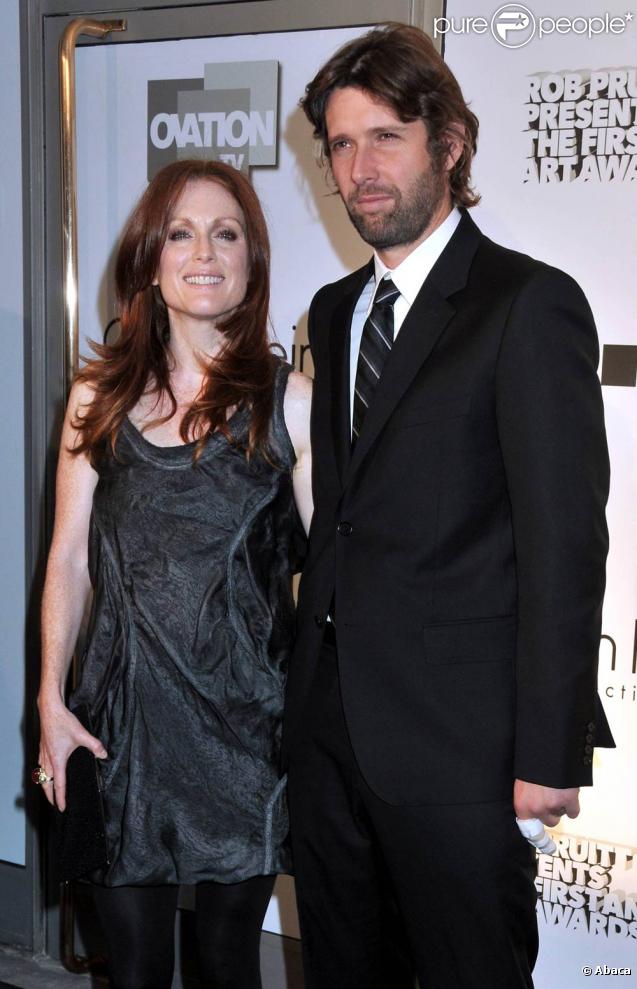 Julianne Moore et son mari Bart Freundlich à la première soirée annuelle des Art Awards présenté par Calvin Klein, à New York le 29 octobre 2009