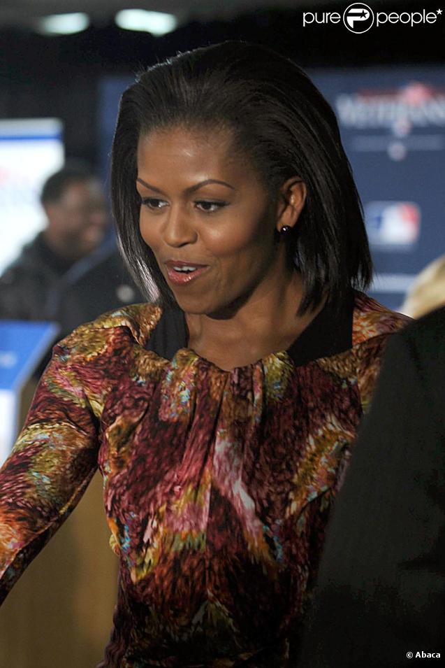 Michelle Obama dans les jardins de la Maison Blanche le 29 octobre 2009 accompagnée des enfants 