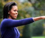 Michelle Obama dans les jardins de la Maison Blanche le 29 octobre 2009 accompagnée des enfants 