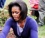 Michelle Obama dans les jardins de la Maison Blanche le 29 octobre 2009 