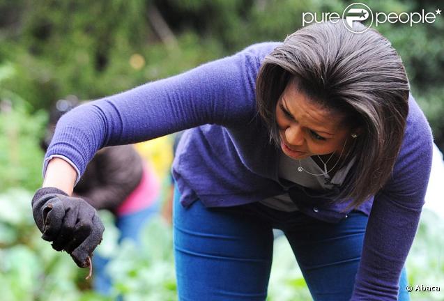 Michelle Obama dans les jardins de la Maison Blanche le 29 octobre 2009 