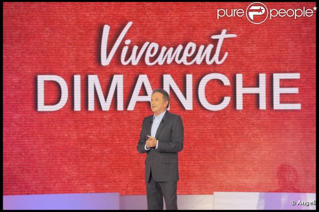 Michel Drucker lors de l'enregistrement de l'émission Vivement dimanche diffusée sur France 2 le 1er novembre 2009