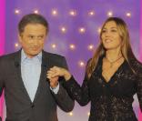 Michel Drucker et Mathilde Seigner lors de l'enregistrement de l'émission Vivement dimanche diffusée sur France 2 le 1er novembre 2009