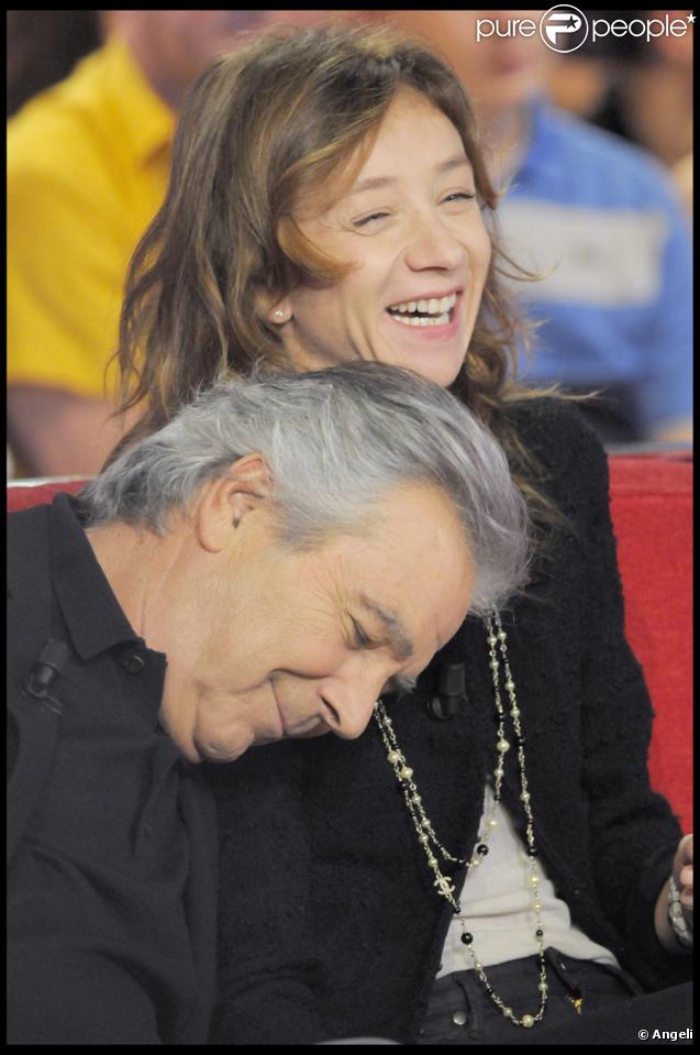 Sylvie Testud et Pierre Arditi lors de l'enregistrement de l'émission Vivement dimanche diffusée sur France 2 le 1er novembre 2009