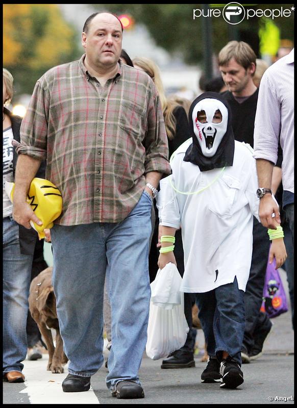 James Gandolfini et son fils ont sorti leur panoplie d'Halloween le 31/10/09 