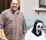 James Gandolfini et son fils ont sorti leur panoplie d'Halloween le 31/10/09 