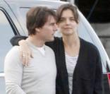 La jolie Katie Holmes dans les bras de Tom Cruise, à l'occasion du tournage de  Knight and Day , à Boston, le 1er novembre 2009 !