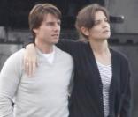 La jolie Katie Holmes dans les bras de Tom Cruise, à l'occasion du tournage de  Knight and Day , à Boston, le 1er novembre 2009 !
