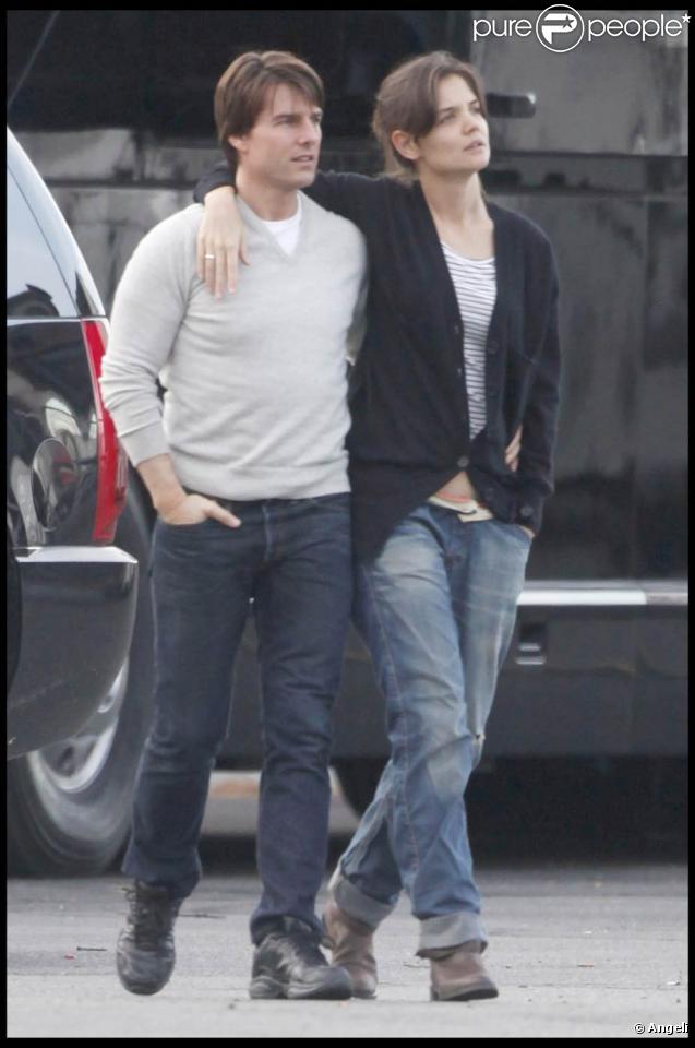 La jolie Katie Holmes dans les bras de Tom Cruise, à l'occasion du tournage de  Knight and Day , à Boston, le 1er novembre 2009 !