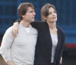 La jolie Katie Holmes dans les bras de Tom Cruise, à l'occasion du tournage de  Knight and Day , à Boston, le 1er novembre 2009 !