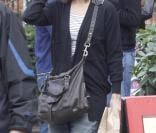 La jolie Katie Holmes est partie chercher un petit en-cas à son Tom chéri, en tournage de  Knight and Day , à Boston, le 1er novembre 2009 !