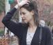 Katie Holmes retombe dans ses travers... et ses looks improbables !