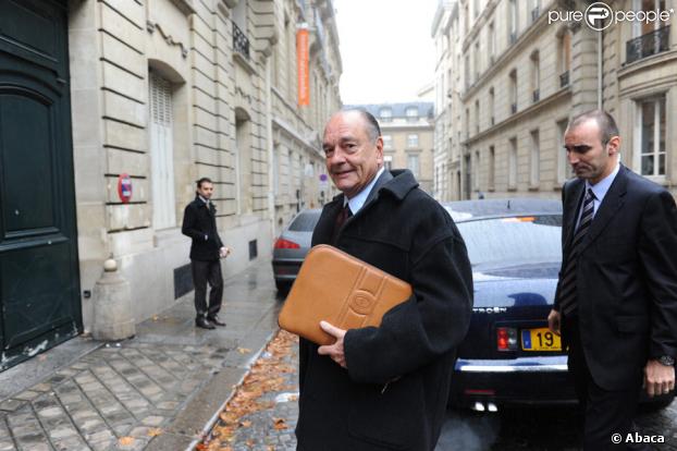 Jacques Chirac se rendant dans ses bureaux à Paris le 3 novembre 2009 