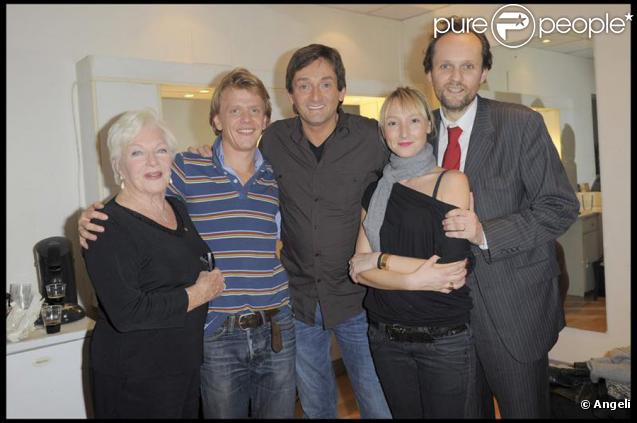 Line Renaud, Alex Lutz, Pierre Palmade, Audrey Lamy et Jean-Marc Dumontet le producteur du one-man-show d'Alex Lutz, le 31 octobre 2009 au Bataclan