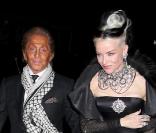 Valentino et Daphne Guinnes lors de la soirée pour la sortie du dvd Valentino : The Last Emperor à New York le 3 novembre 2009