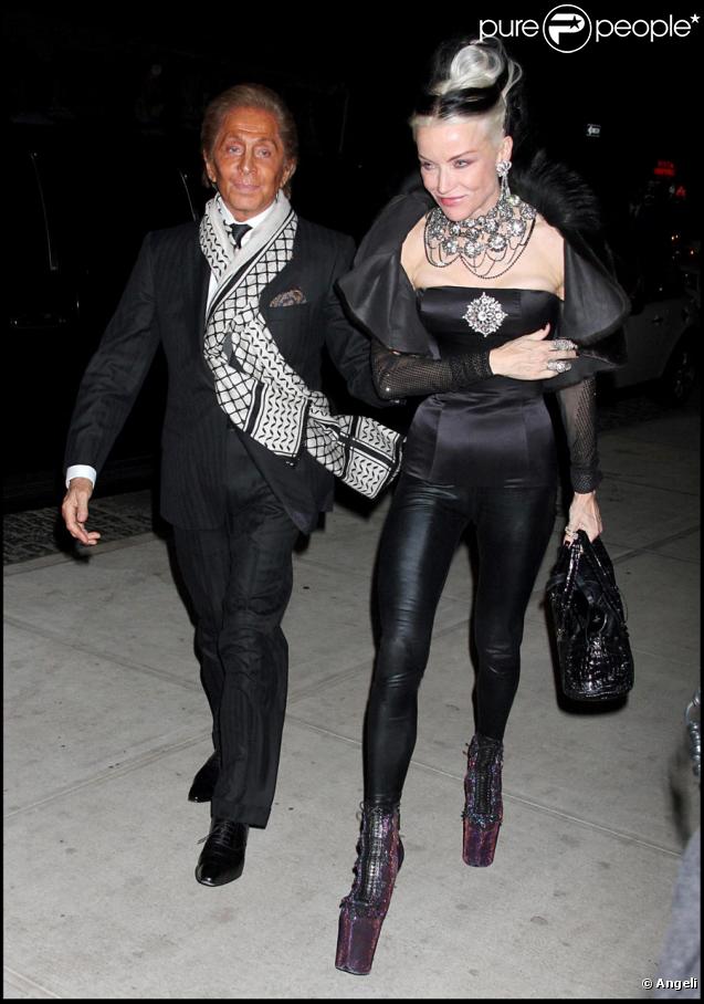 Valentino et Daphne Guinnes lors de la soirée pour la sortie du dvd Valentino : The Last Emperor à New York le 3 novembre 2009