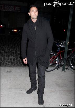 Adrien Brody lors de la soirée pour la sortie du dvd Valentino : The Last Emperor à New York le 3 novembre 2009