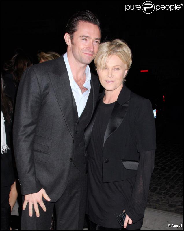 Hugh Jackman et Deborrra-Lee Furness lors de la soirée pour la sortie du dvd Valentino : The Last Emperor à New York le 3 novembre 2009