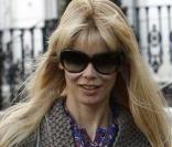 Claudia Schiffer devant l'école de ses enfants le 5/11/09
