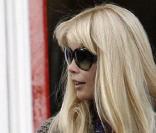 Claudia Schiffer devant l'école de ses enfants le 5/11/09