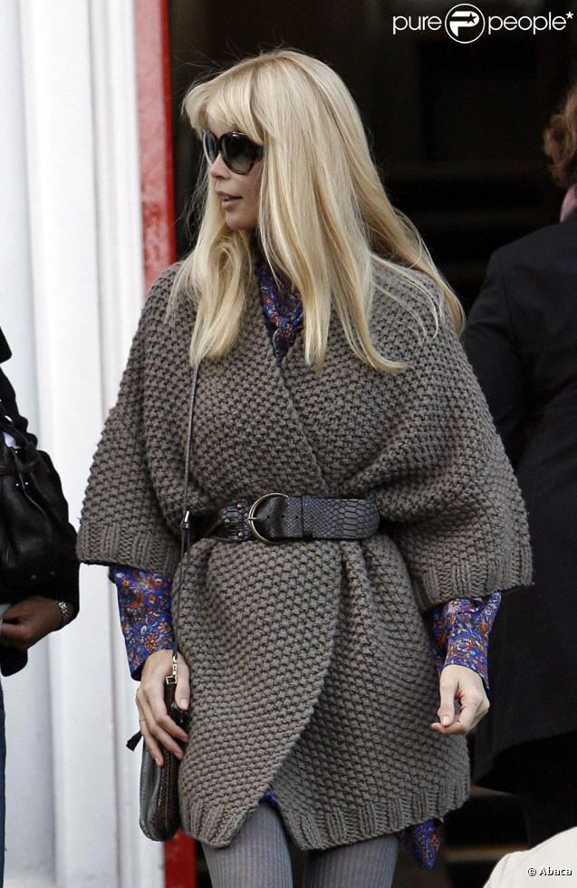Claudia Schiffer devant l'école de ses enfants le 5/11/09