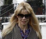 Claudia Schiffer devant l'école de ses enfants le 5/11/09