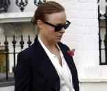 Stella McCartney en look garçonne devant l'école de ses enfants le 5/11/09