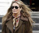 Elle Macpherson grande classe devant l'école de ses enfants le 5/11/09