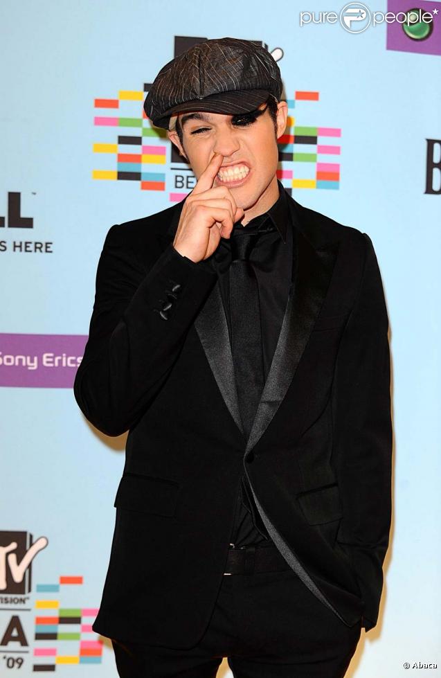 Pete Wentz, le doigt dans le nez : un bel exemple pour son petit Bronx Mowgli ?