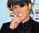 Pete Wentz, le doigt dans le nez : un bel exemple pour son petit Bronx Mowgli ?