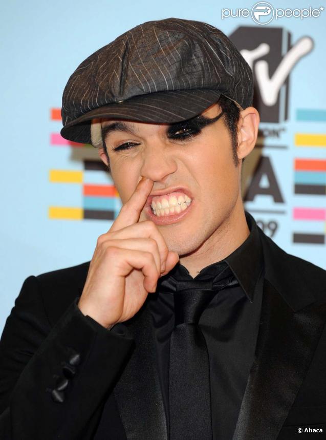 Pete Wentz, le doigt dans le nez : un bel exemple pour son petit Bronx Mowgli ?