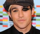 Pete Wentz, le doigt dans le nez : un bel exemple pour son petit Bronx Mowgli ?