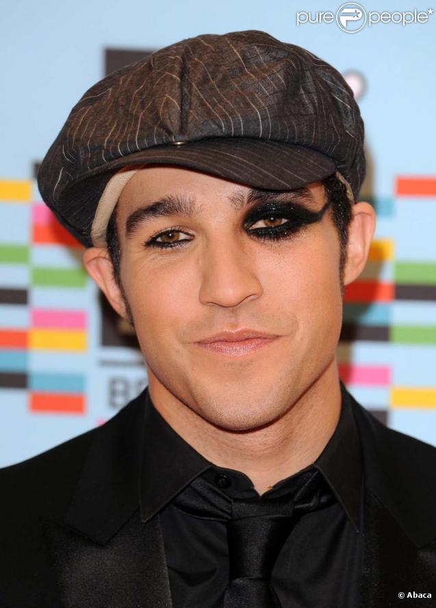Pete Wentz, le doigt dans le nez : un bel exemple pour son petit Bronx Mowgli ?