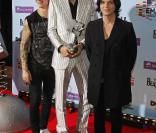 Brian Molko et les autres membres du groupe Placebo, récompensés hier soir lors de la 16e cérémonie des MTV EMA's.