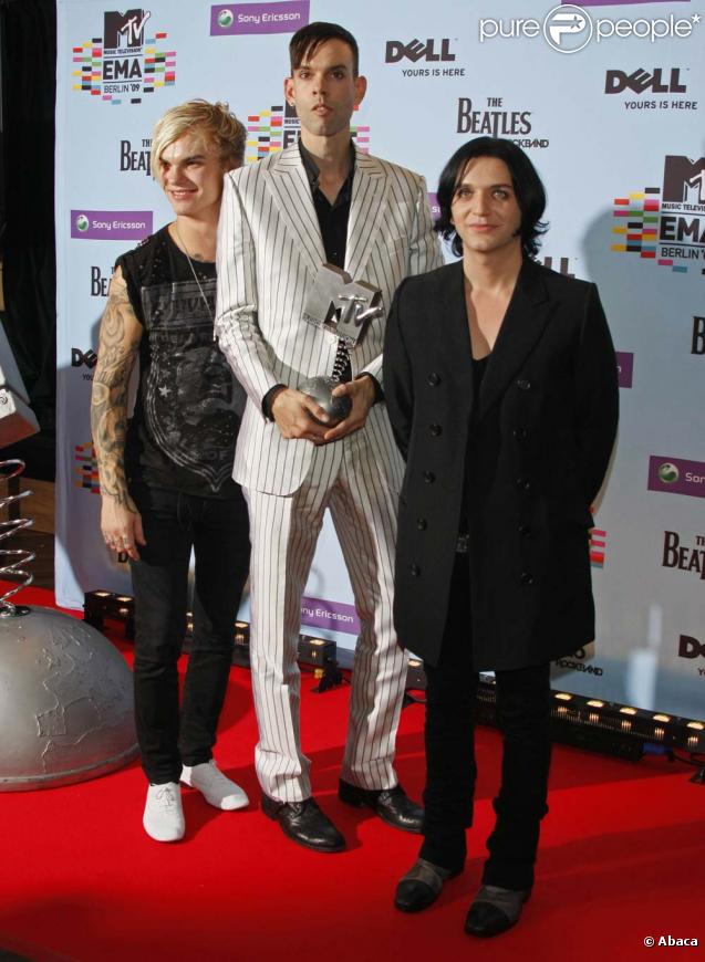 Brian Molko et les autres membres du groupe Placebo, récompensés hier soir lors de la 16e cérémonie des MTV EMA's.