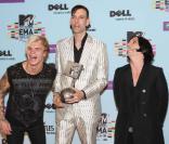 Brian Molko et les autres membres du groupe Placebo, récompensés hier soir lors de la 16e cérémonie des MTV EMA's.