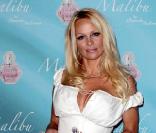 Pamela Anderson apparaissait plutôt sobre hier soir pour la présentation de ses deux fragrances,  Malibu  et  Malibu Night .