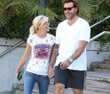 Tori Spelling, toujours maigrissime, dans les rues de Los Angeles avec son chéri : on tire la sonnette d'alarme ! Il faut faire quelque chose...