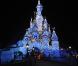 Le célèbre château de la Belle au Bois Dormant a revêtu son plus belle habit de lumière pour l'arrivée des fêtes de fin d'année.