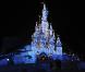 Disney s'apprête à fêter Noël en grande pompe : les décorations sont déjà en place. Mickey et ses amis sont prêts à accueillir tous les enfants... et les adultes qui ont gardé leur âme d'enfant !
