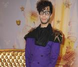 Le dandy de la pop française, Sliimy, a quitté son univers coloré pour investir l'univers pailleté de Disney.