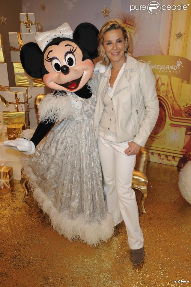 Laurence Ferrari a quitté le plateau de son JT de 20h pour rendre une visite à son amie Minnie : ces deux-là sont désormais inséparables !